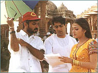 с Айшварией Рай и Санжай Лила Бхансали на съемках Hum Dil De Chuke Sanam
